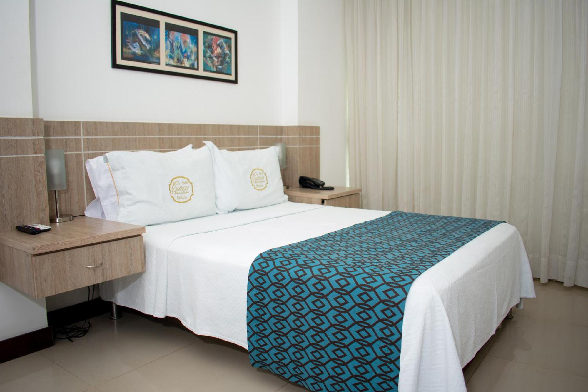 Hotel Cinco มอนเตริอา ห้อง รูปภาพ
