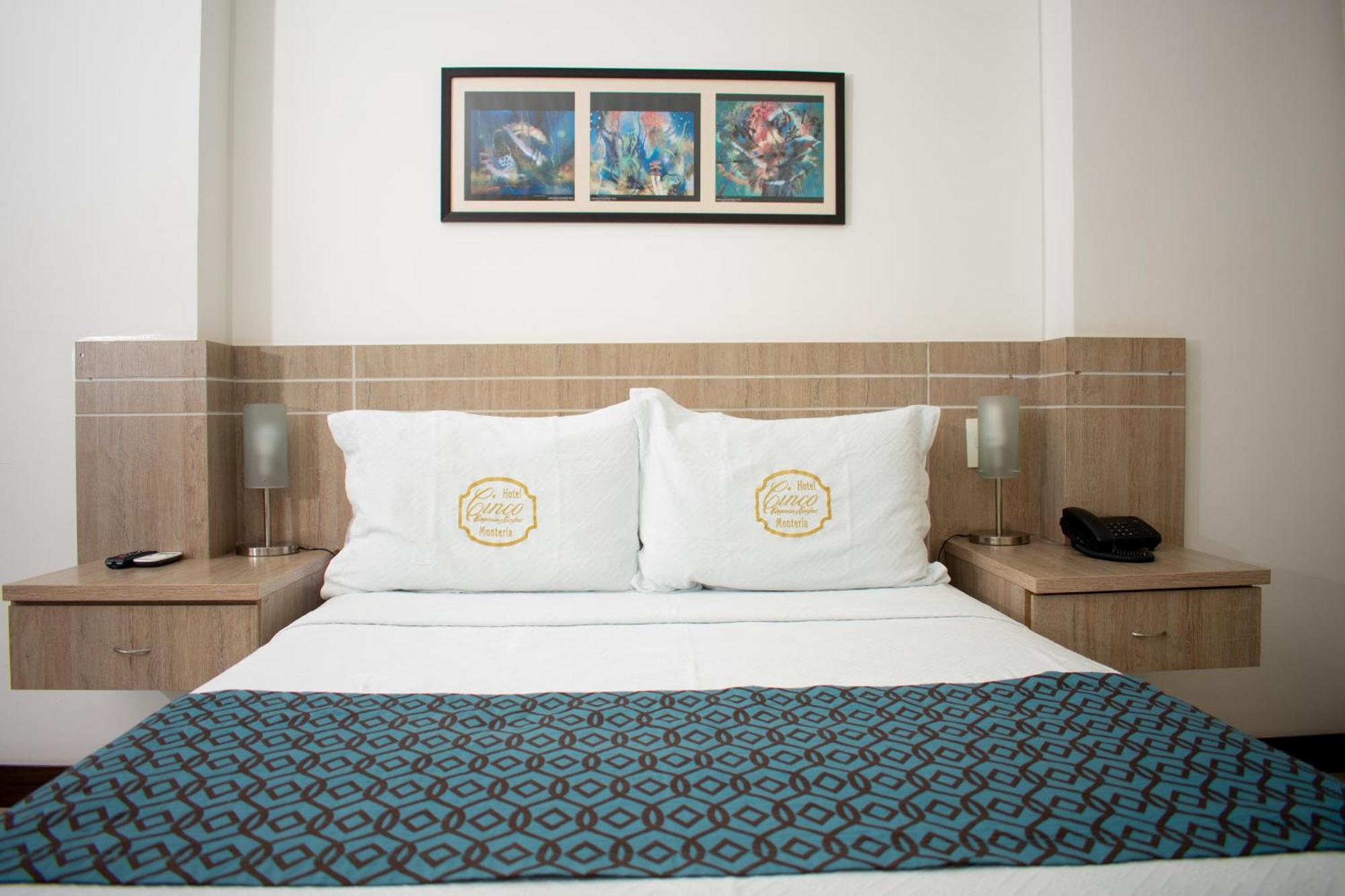 Hotel Cinco มอนเตริอา ภายนอก รูปภาพ
