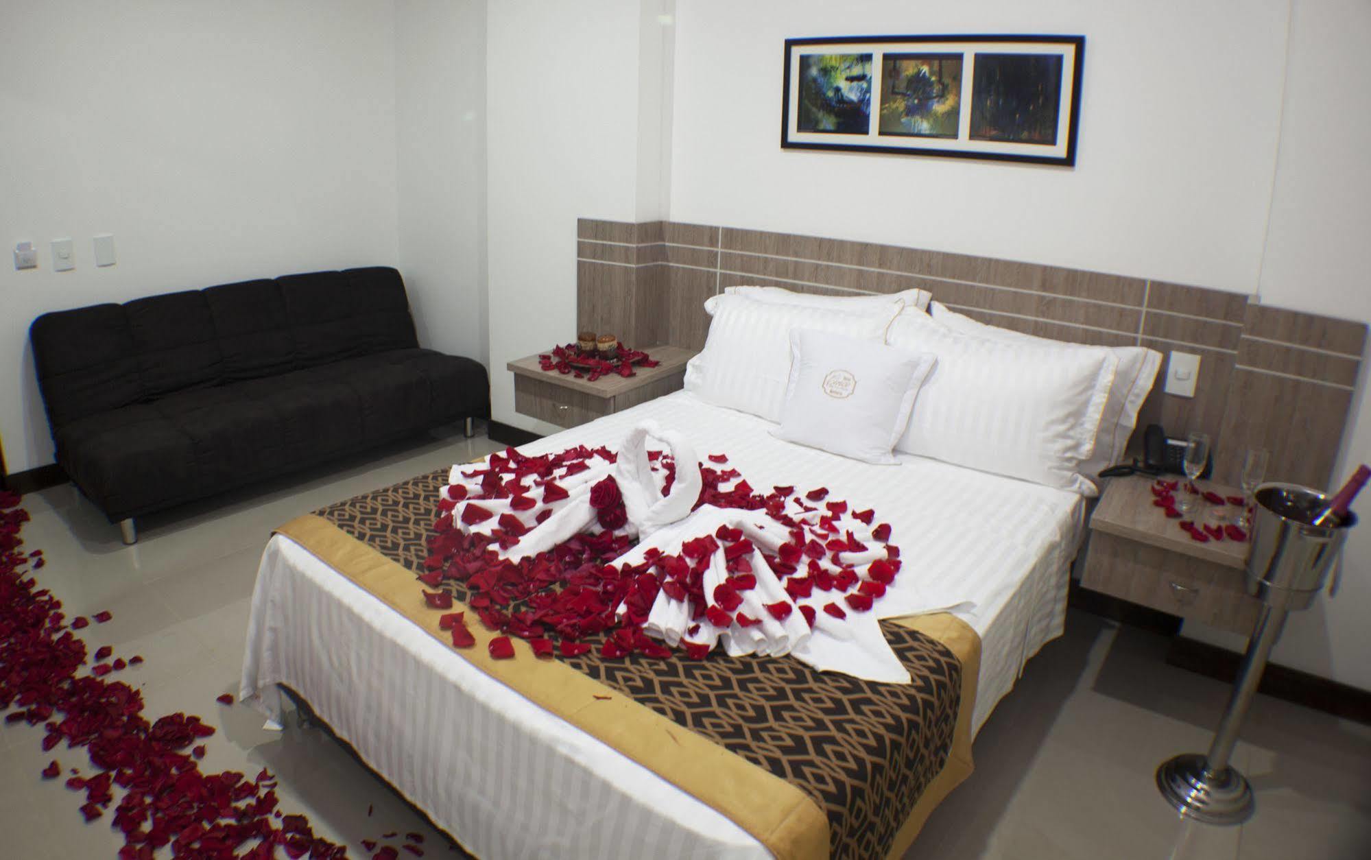 Hotel Cinco มอนเตริอา ภายนอก รูปภาพ