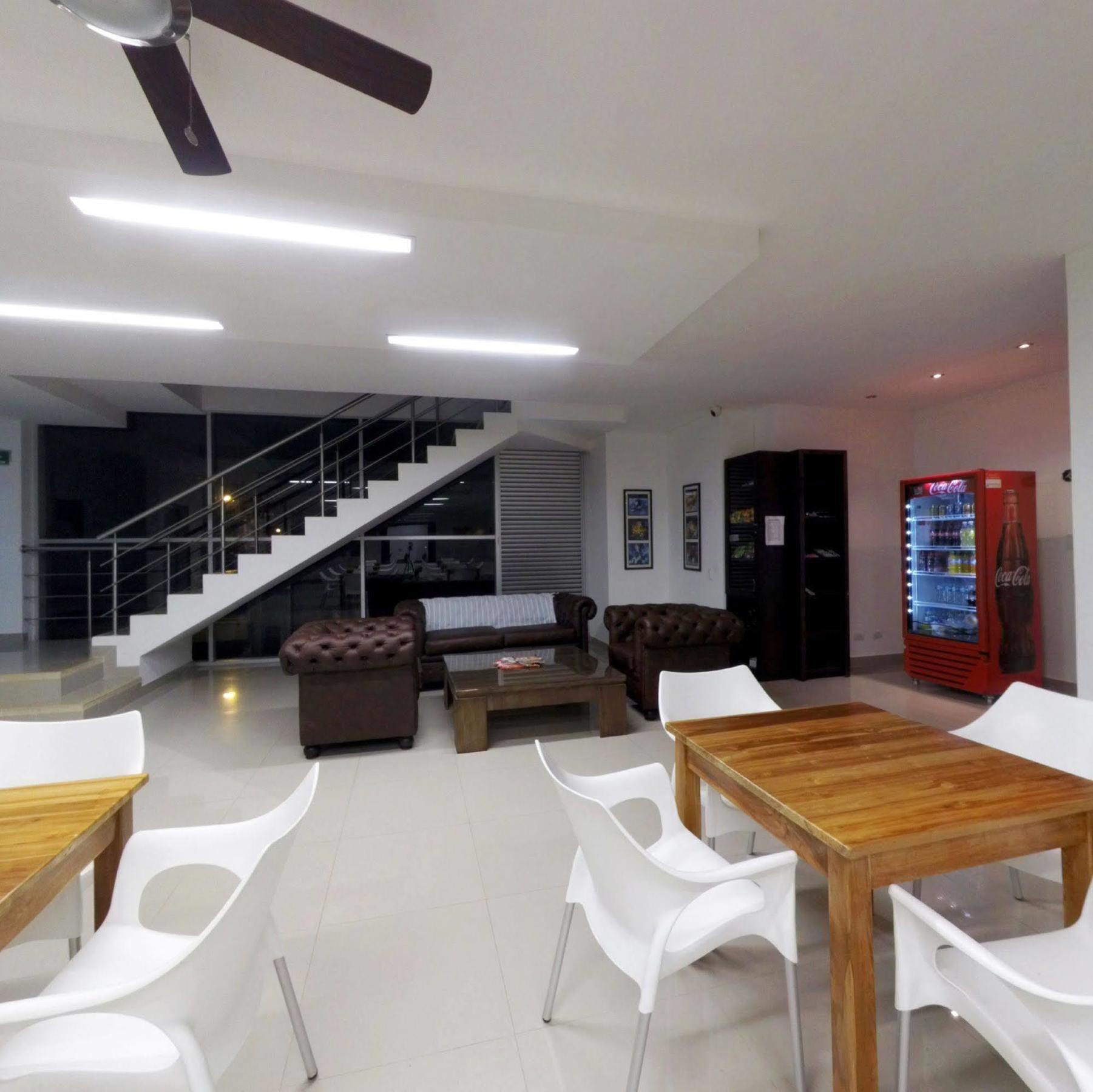Hotel Cinco มอนเตริอา ภายนอก รูปภาพ