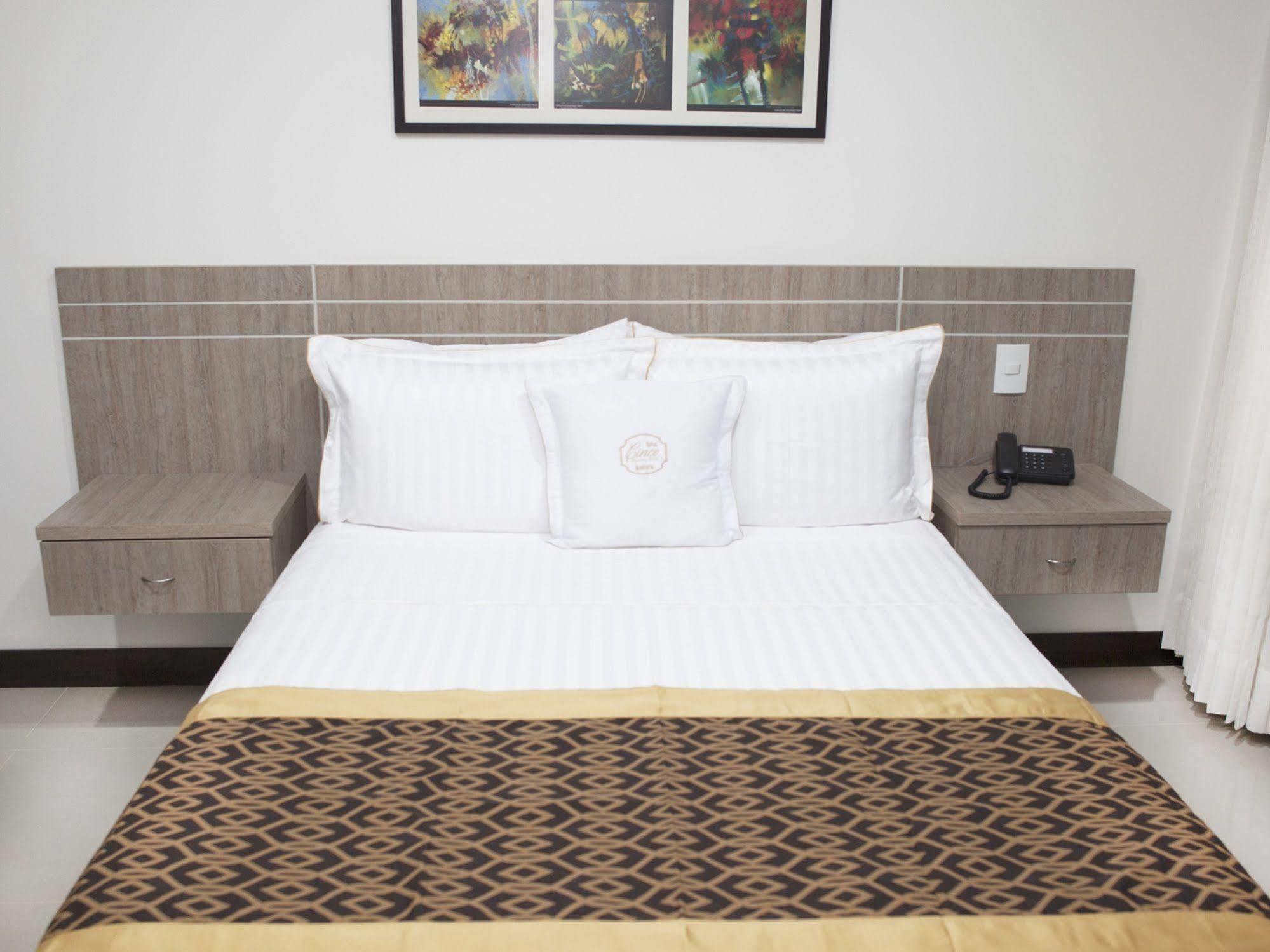 Hotel Cinco มอนเตริอา ภายนอก รูปภาพ