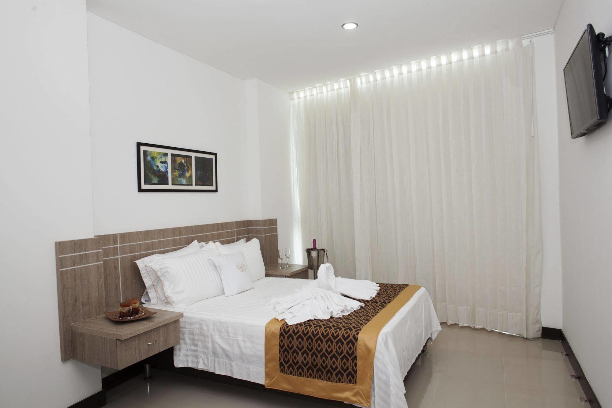 Hotel Cinco มอนเตริอา ภายนอก รูปภาพ