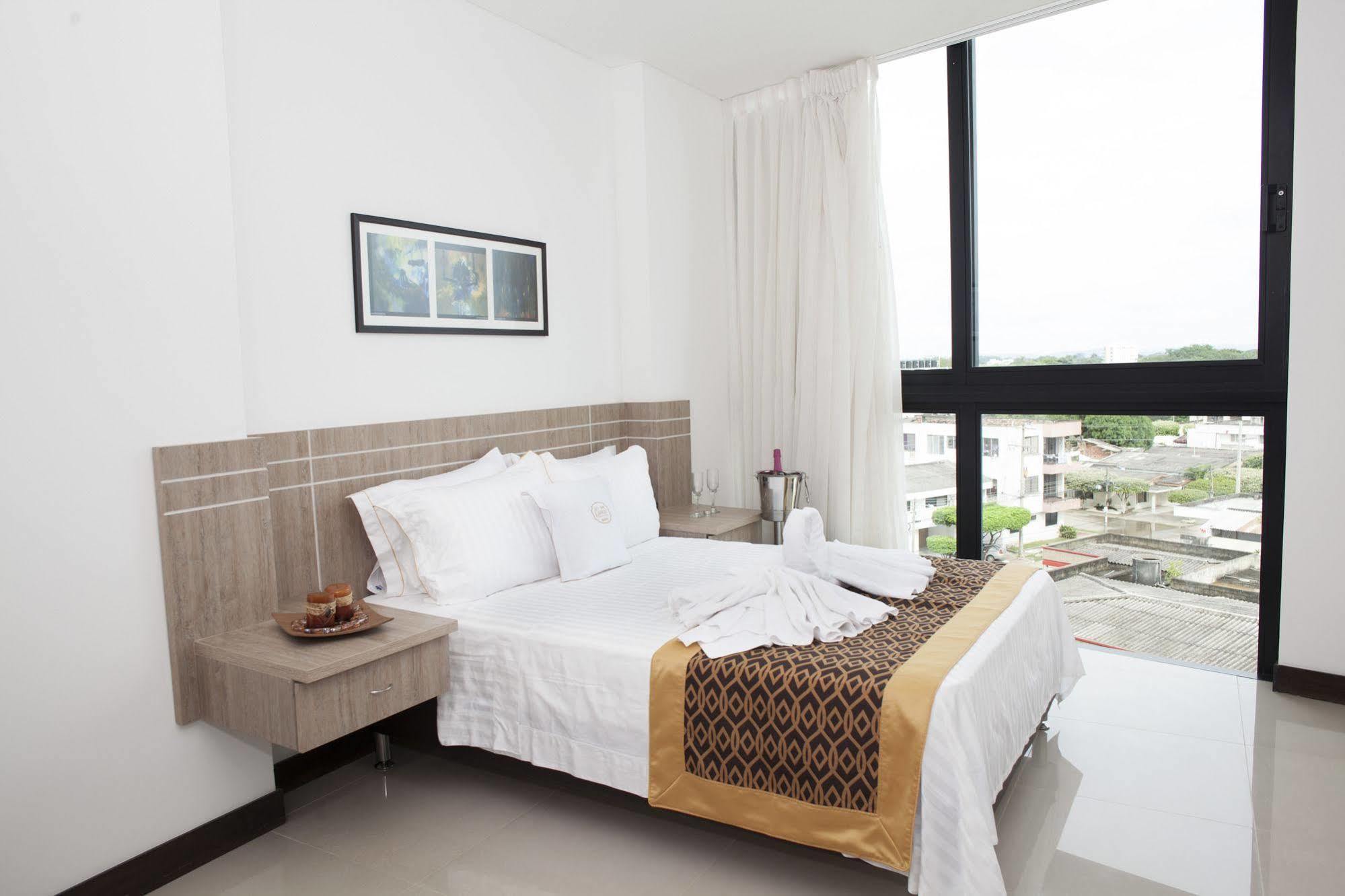 Hotel Cinco มอนเตริอา ภายนอก รูปภาพ
